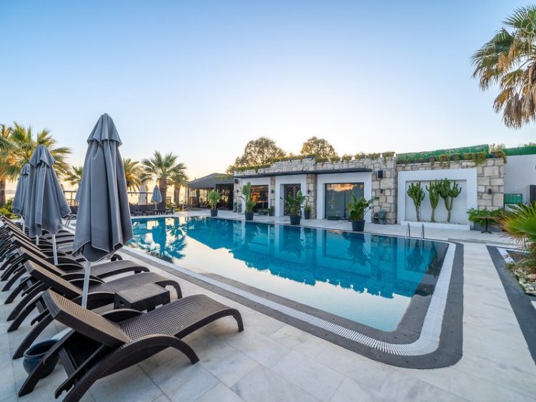 Moyo Luxury Boutique Hotel & Beach