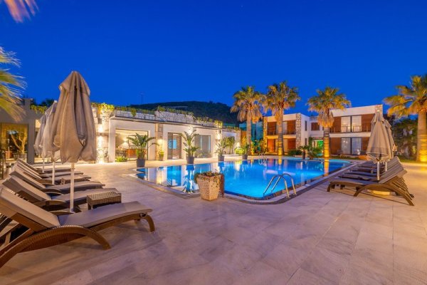 Moyo Luxury Boutique Hotel & Beach