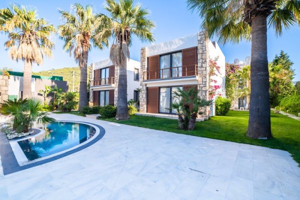 Moyo Luxury Boutique Hotel & Beach