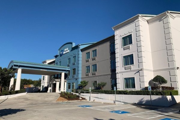 Baymont Inn & Suites Houston Intercontinental Airport