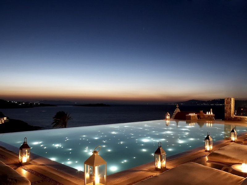 Bill & Coo Suites & Lounge