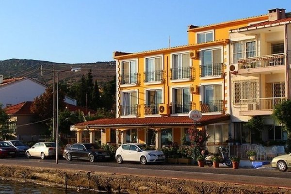 Foca Yali Hotel