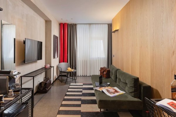 Brown Brut Hotel