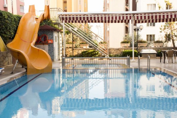 Lara Dinc Hotel