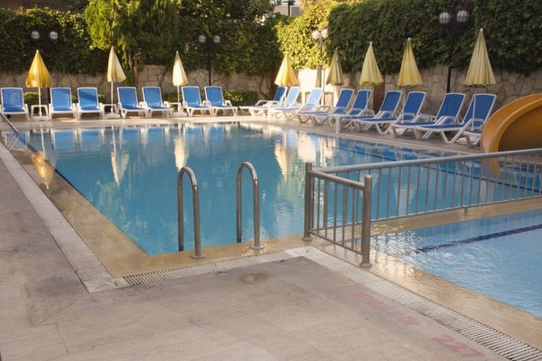 Lara Dinc Hotel