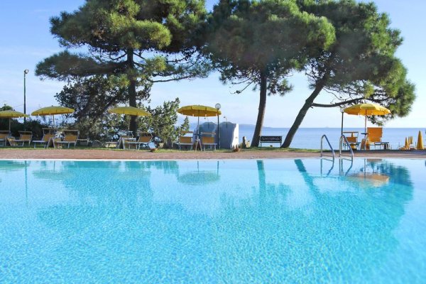Bungalow Club Village