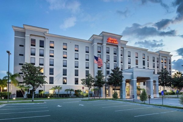 Hampton Inn & Suites Orlando International Drive North