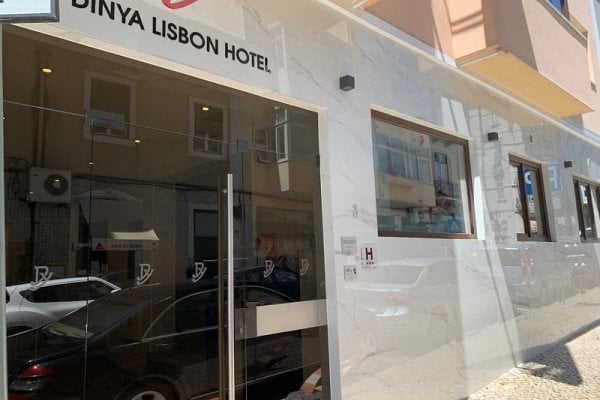 Dinya Lisbon