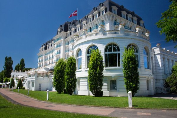 L Imperial Palace