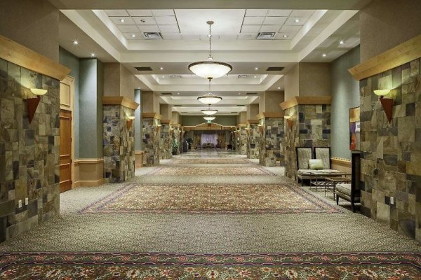 DoubleTree by Hilton Hotel Denver -Stapleton North
