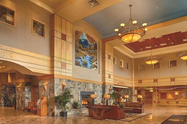 DoubleTree by Hilton Hotel Denver -Stapleton North