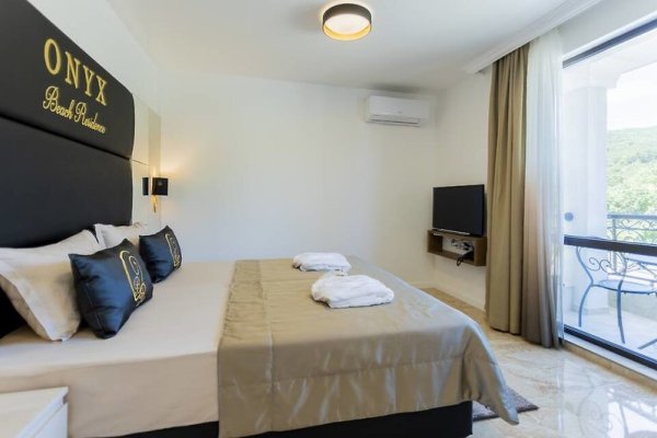 Onyx Beach Residence