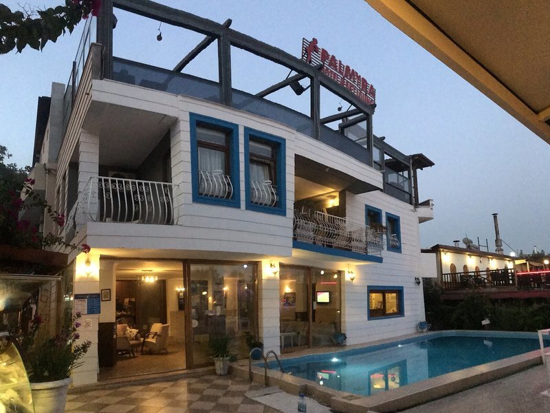 Palmyra Hotel & Sky Lounge