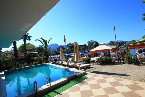 Palmyra Hotel & Sky Lounge
