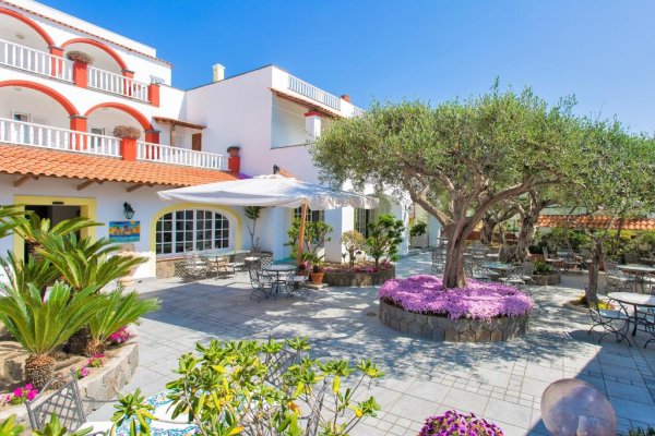 Ischia: La Scogliera 4* - Pláž