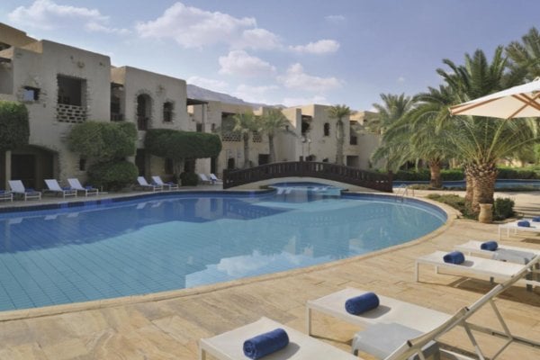 Jordánsko, Mŕtve more: Mövenpick Resort & Spa Dead Sea 5* - Bazény