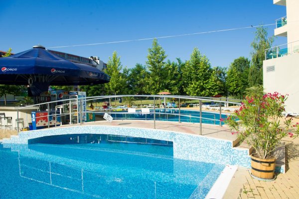 Bulharsko, Slnečné pobrežie: Ivana Palace 4* - Bazény