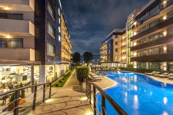 Bulharsko, Slnečné pobrežie: Lion Sunny Beach 4* - Bazény