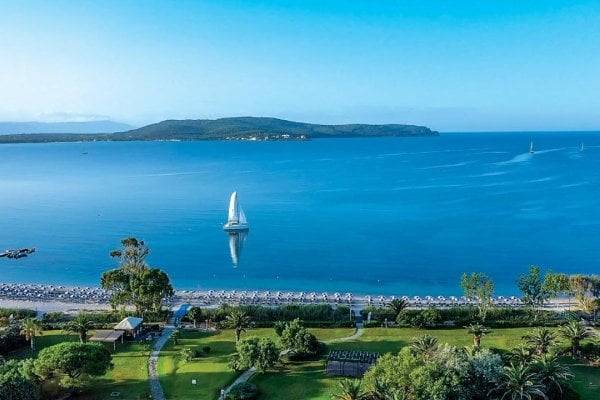 Sardínia: FUTURA Baia di Conte 4* - Pláž