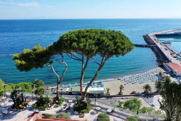 Pobytový zájazd Ischia: Cristallo Palace Terme & Beach 4*