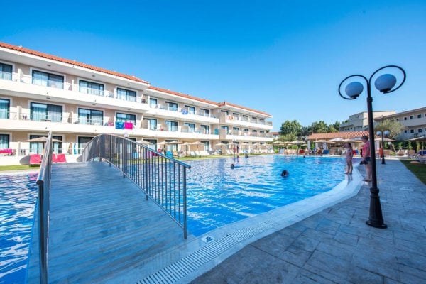 Korfu: Angela Beach Hotel & Appartments 3* - Bazény
