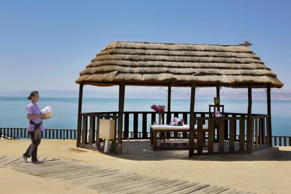 Jordánsko, Mŕtve more: Holiday Inn Dead Sea 5* - Pláž