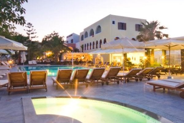Santorini: Makarios Beach Hotel 3*