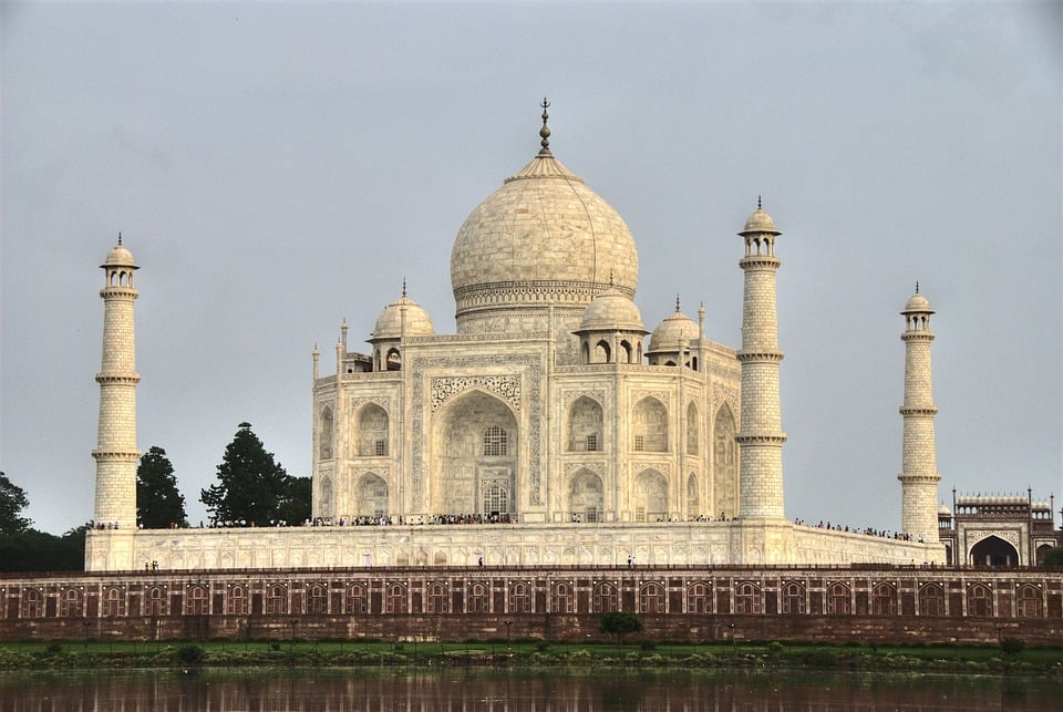 Pomník Tádž Mahal z bieleho mramoru