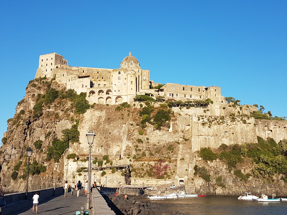 Pohľad na Aragonský hrad