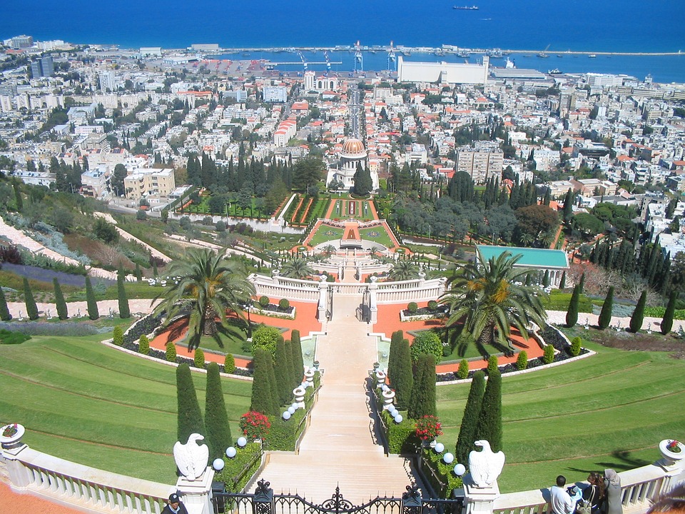 Pohľad na Bahájske záhrady v Haife