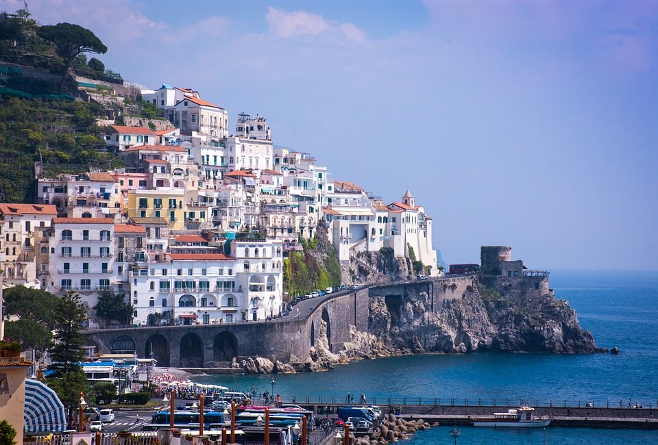 Pohľad na malebné mestečko Amalfi