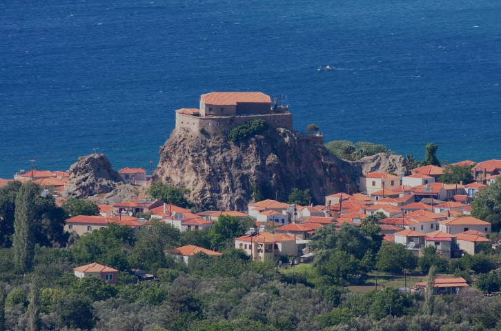 Kláštor Panagia Glykofilousa vybudovaný na skale