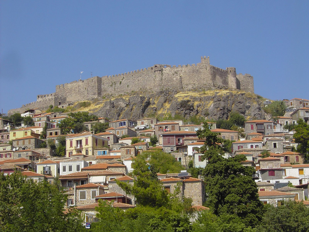 Mesto Molyvos s byzantským hradom