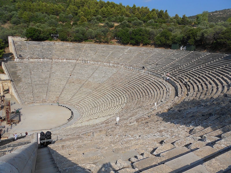 Zachovalý amfiteáter v mestečku Epidauros