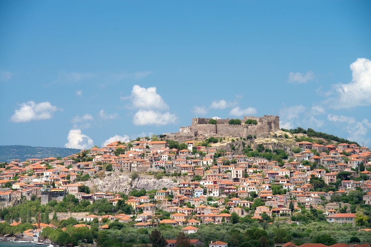 Pevnosť nad mestom Molyvos, Lesbos, Grécko
