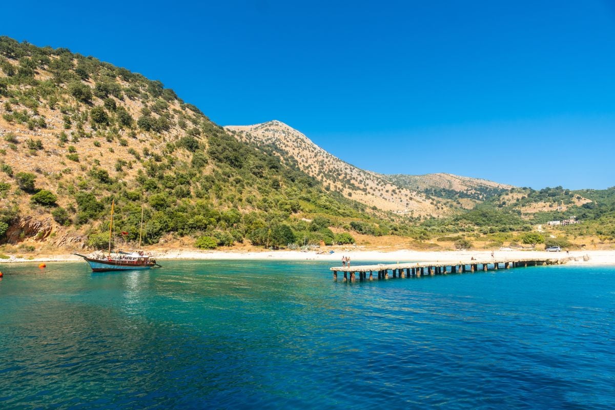 Kakome Bay a pláž Albánsko