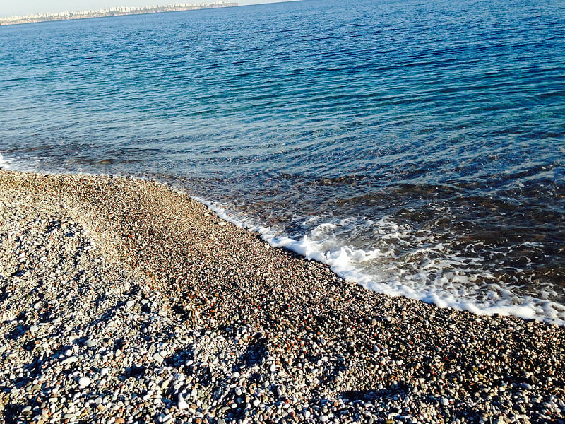 Čistá voda v mori pri Resat Island Beaches