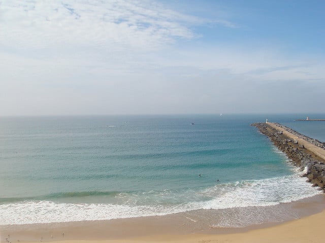 Praia do Molhe s kamenným mólom